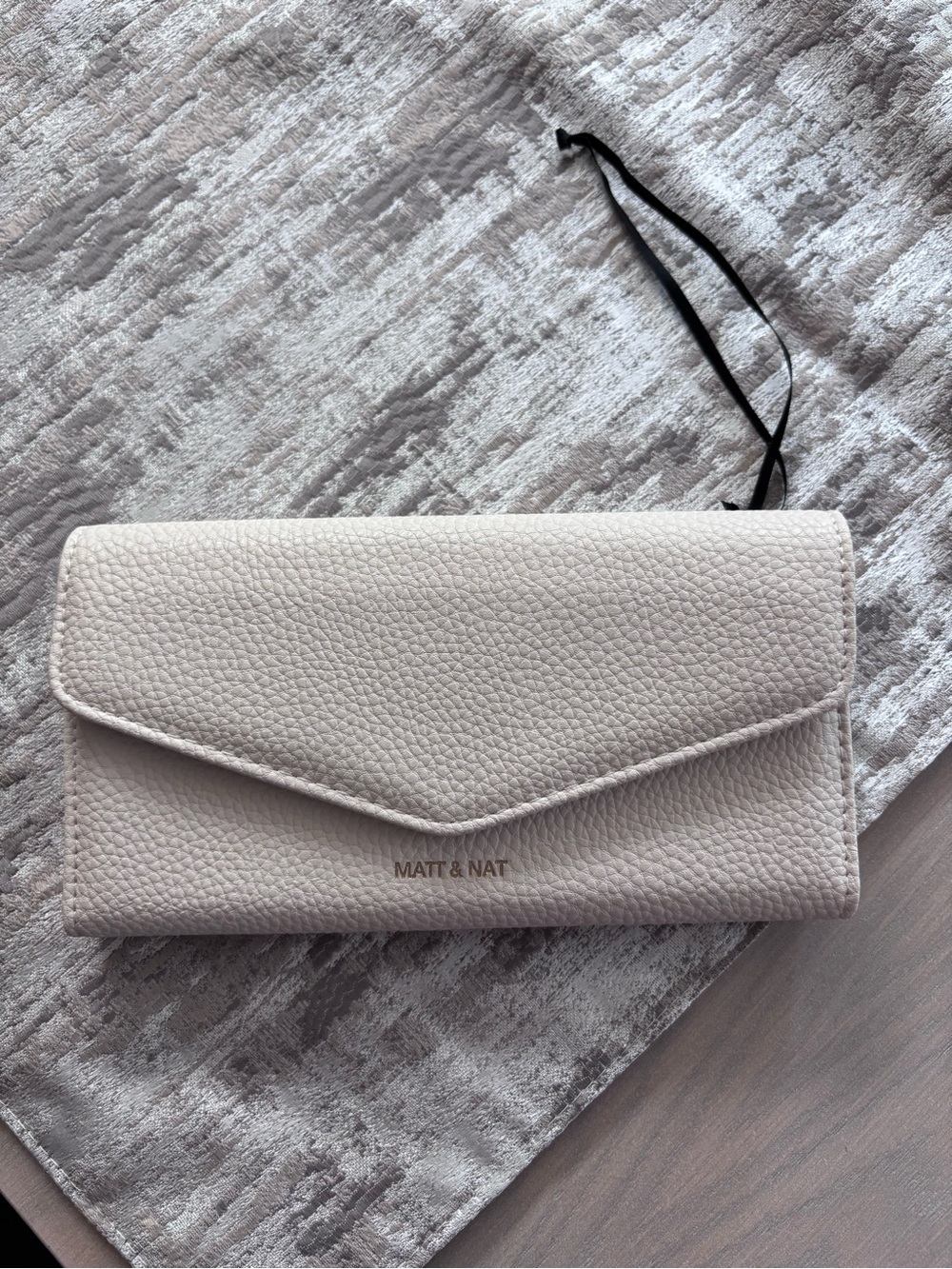Matt & Nat Cream Envelope Wallet (Jilly Box)